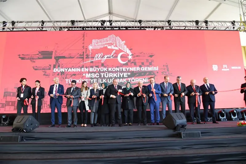 Dünyanın en büyük konteynır taşıma kapasitesine sahip ‘MSC Türkiye’ gemisi, Tekirdağ limanına geldi.