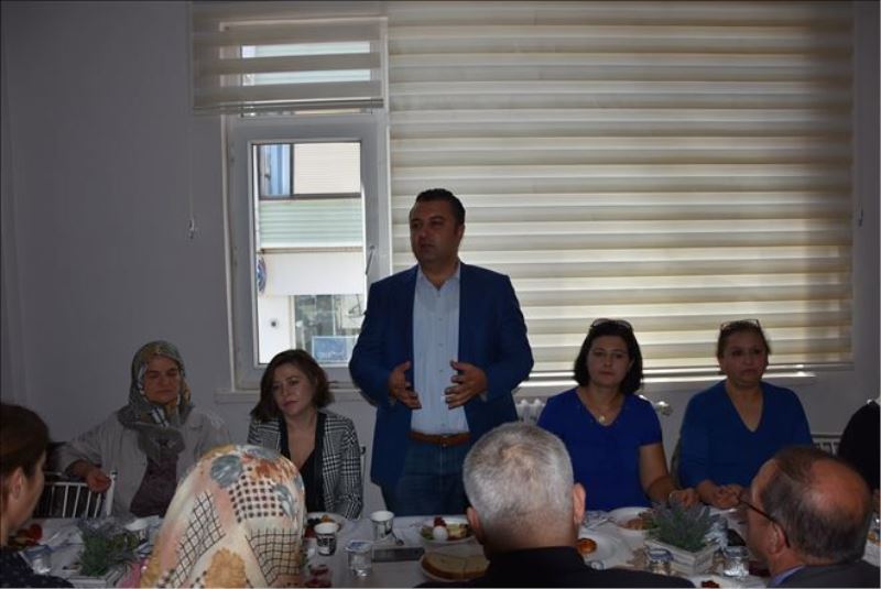 BELEDİYE BAŞKANI ULAŞ YURDAKUL´DAN KENT KONSEYİ KADIN MECLİSİNİN MUHTAR EŞLERİNE KAHVALTI PROGRAMI 