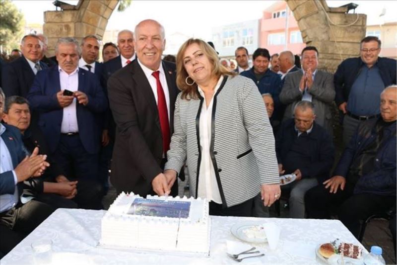 EFSANE BAŞKANA SEVGİ SELİ MAKAMA SIĞMADI