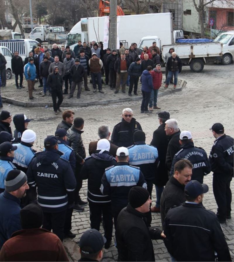PAZARCILAR KADİR ALBAYRAK´A İSYAN ETTİ