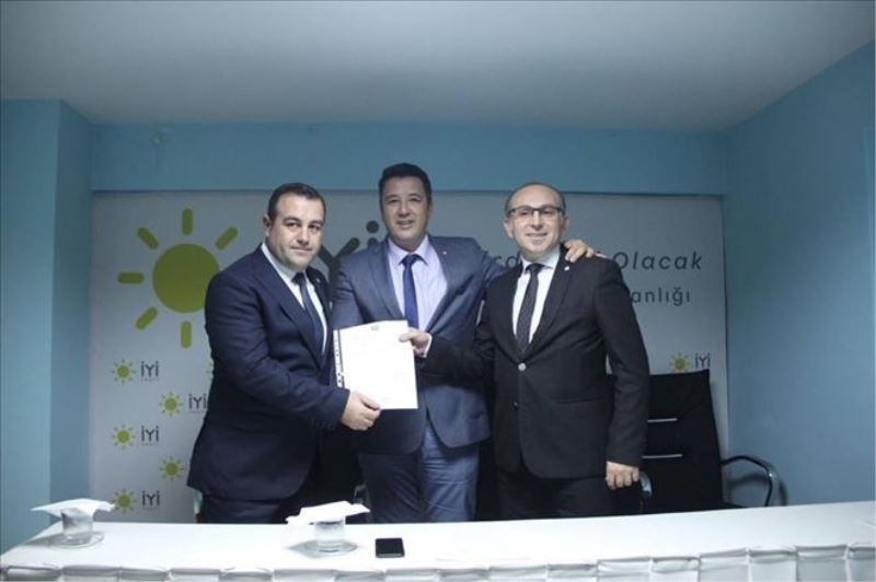       İYİ PARTİ SÜLEYMANPAŞA BAŞKANLIĞI GÖREV TESLİMİ YAPILDI