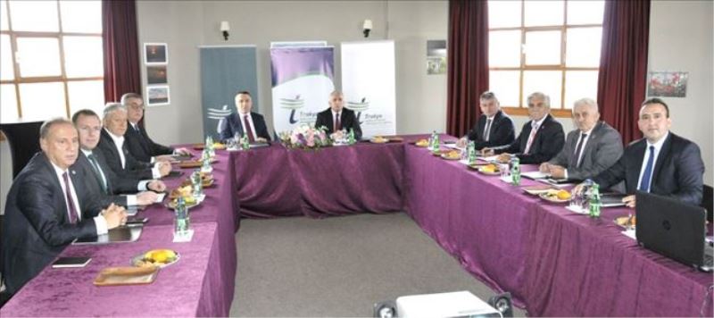 TÜRKİYE VE TRAKYA´NIN GÜÇLÜ EKONOMİSİ İÇİN BEYİN FIRTINASI YAPTILAR