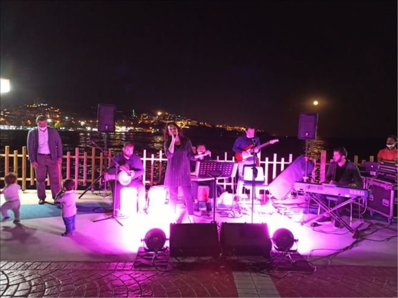 Rumeli İskelesi sokak müziği ile coştu