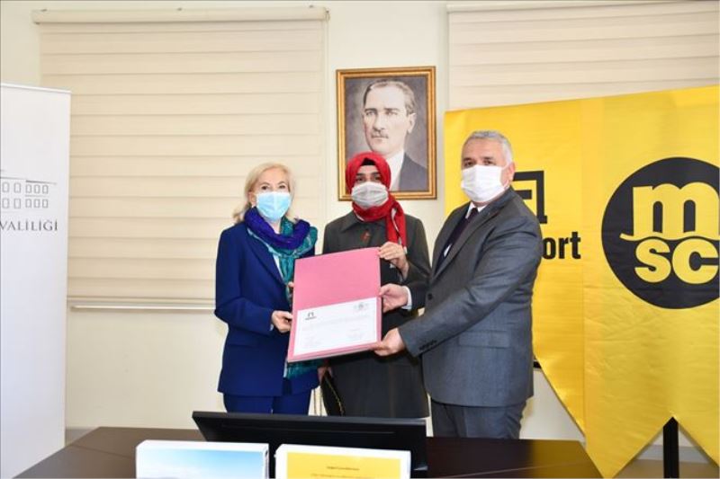 ASYAPORT´TAN İHTİYAÇ SAHİBİ ÖĞRENCİLERE TABLET