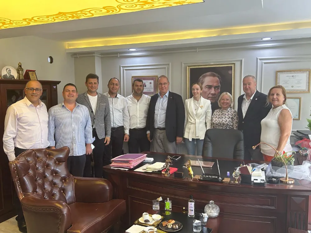 CHP GENEL BAŞKAN YARDIMCISI FAİK ÖZTRAK AVUKAT-YAZAR KIZIMIZIN HUKUK OFİSİNİ ZİYARET ETTİ