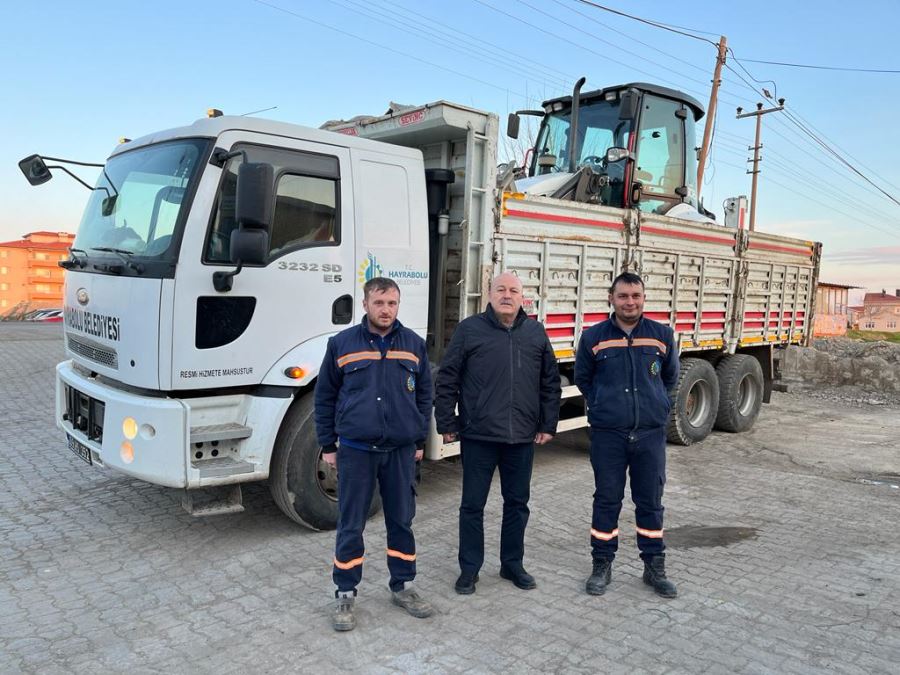 Hayrabolu’da deprem bölgesine yardımlar sürüyor