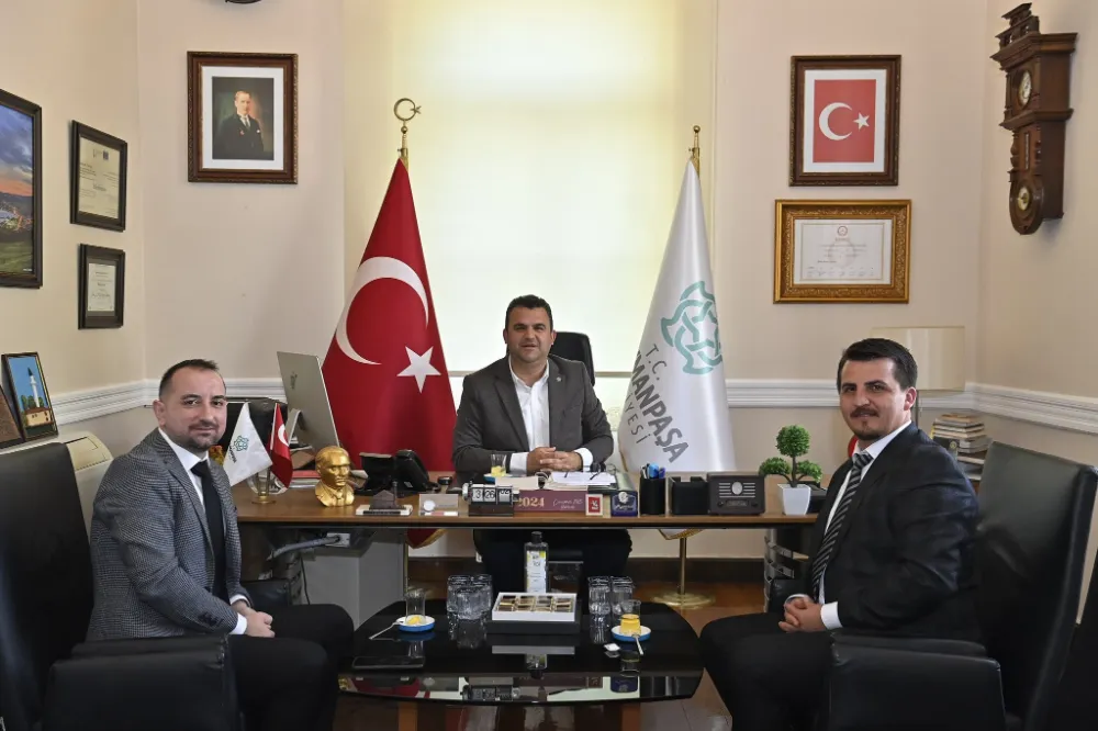 Başkan Nallar tebrikleri kabul ediyor